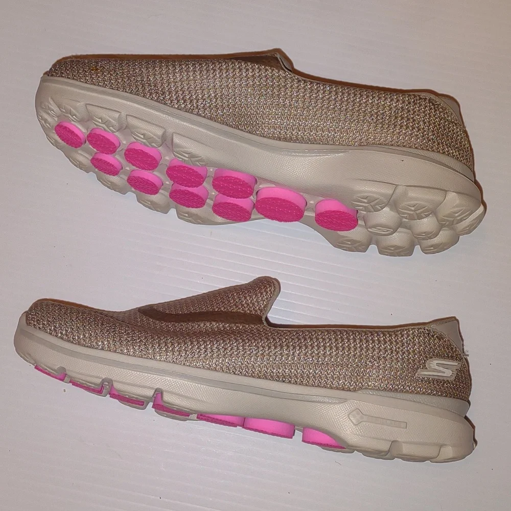👣SKECHERS GoWalk 3 in Stone